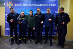 Володимир Зеленський нагородив працівників ДСНС