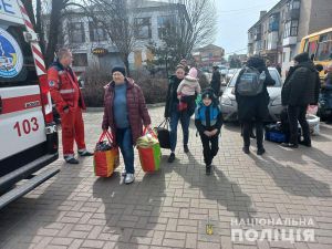 Триває евакуація з «гарячих точок». Найскладніше людям виїжджати з Маріуполя 