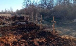 Вбитих ворогом і померлих мешканців ховають у межах міст