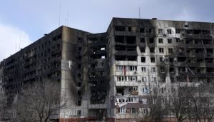 У Маріуполі в єдиній школі, що вціліла під вогнем агресора, російські вбивці хочуть розпочати навчання