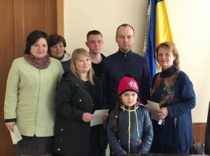 Родини вимушених переселенців отримали ордери на квартири 