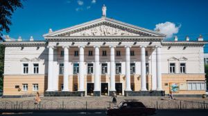 Театр знову запрошує на вистави – шість спектаклів покажуть за тиждень