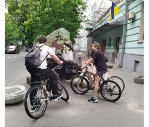 У середмісті столиці з’явилися нові «подарунки» для путіна