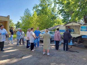Дитячий фонд ООН доставляє питну воду в медичні та дитячі заклади Харкова та Миколаєва