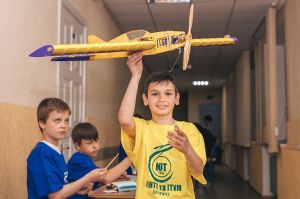 Дніпро: Юні винахідники створили аналог «Байрактара»