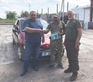 Фермер подарував оборонцям автомобіль