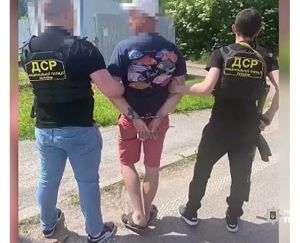 Затримали злочинну групу, яка під час окупації викрала автівки зі складу