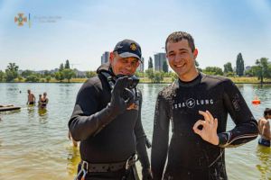 Столичні рятувальники проводять профілактичну роботу з населенням щодо безпеки на воді 