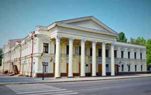 Тримають творчий фронт