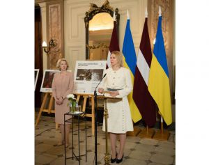 Олена Кондратюк та Інара Мурнієце відкрили фотовиставку робіт Макса Левіна