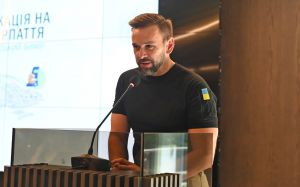 Створення умов і пошук нових ринків для переміщених підприємств