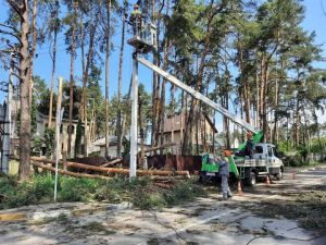 Повернули світло до майже 100 000 будинків, знеструмлених через негоду