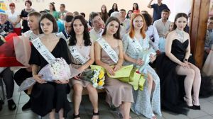 Привітали випускників з початком дорослого життя