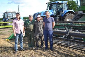 За штурвалом комбайна нині, як у воєнній машині 