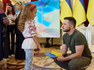 Володимир та Олена Зеленські взяли участь у церемонії відзначення учасників акції «Діти-рятувальники – герої війни»