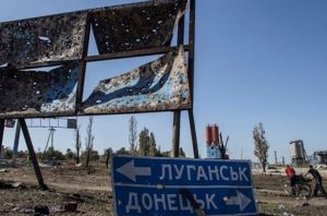 Вибори без вибору: перетворивши луганчан на жебраків, окупанти примушують їх до «волевиявлення»