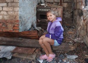 Ангеліна з розбитого будинку