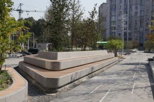 Відновлення міста війна не припинила