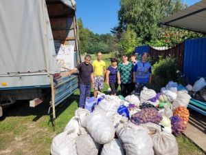 «Завалили» лікарню картоплею та цибулею з власних городів