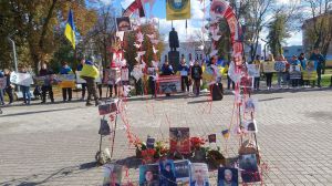 Чекають на повернення героїв з полону