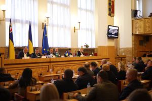 Уперше в сесійній залі лунав гімн Естонії