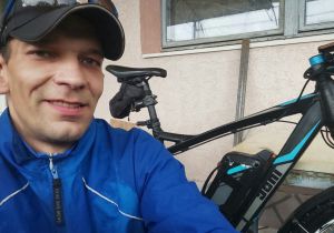 Херсонські веловолонтери і під обстрілами не здаються