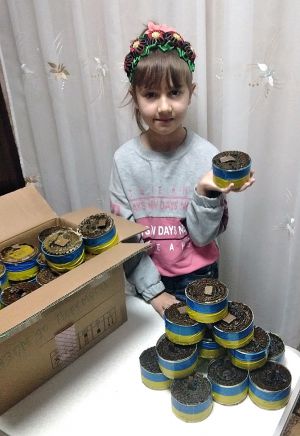 Свічки від Марічки, або Врятувати тяжкопораненого та зігріти захисників на передовій