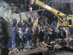 Війська рф вдарили ракетою по житлових  будівлях Краматорська — є загиблі та поранені