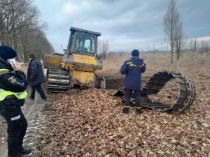У полі на міні  підірвався бульдозер