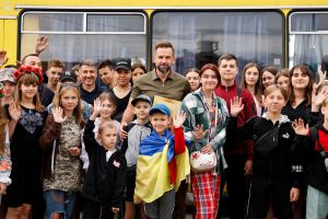 Гостинно зустріли перший потяг з дітьми Херсонщини
