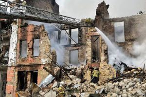 Допомагають іноземні благодійники