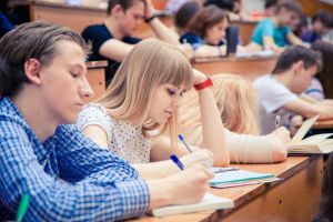 Кому зі студентів знову «йти до школи»