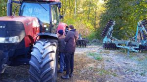 Специфіка господарювання на полях, куди нерідко «долітає»