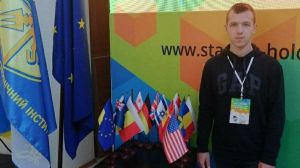 Учень розробив протимінне взуття