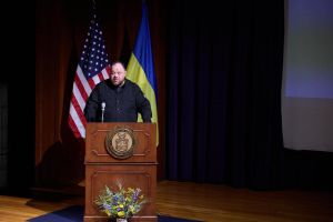 Єдине, що може зупинити агресора, — це зброя, боєприпаси та санкції