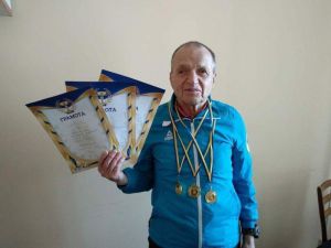 Ветеран спорту встановив три рекорди у 85 років