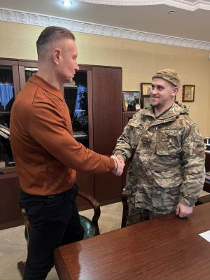 Вони тримають Україну