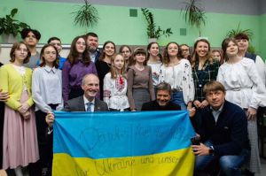Віцеканцлер Німеччини Роберт Габек та Голова Комітету з питань енергетики і житлово-комунальних послуг Андрій Герус узяли участь у відкритті СЕС на даху Ірпінського ліцею