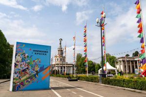 На фестивалі «Книжкова країна» у Києві відбулися дискусії про стан книжкового ринку в 2024 році та роль історії в сучасній політиці