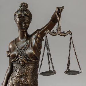 Комітет з питань правової політики рекомендує Верховній Раді прийняти в цілому три законопроєкти і один — за основу