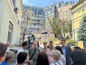 Михайло Радуцький: З молдовськими депутатами побували в дитячій лікарні «Охматдит», де триває ліквідація наслідків терористичної атаки росіян
