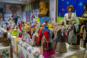 Унікальна колекція ляльок-мотанок з Донеччини у Тернопільському краєзнавчому музеї