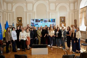 Чернігівки поділилися своїми історіями з міжнародною делегацією