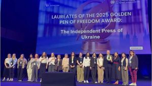  Українські журналісти отримали міжнародну нагороду – «Золоте перо свободи 2025»