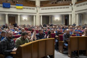Щодо визначення осіб, які не можуть бути усиновлювачами