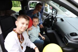 П’ять дитбудинків сімейного типу Київщини отримали автомобілі
