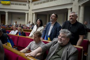 Щодо проходження військової служби за контрактом особами, які досягли граничного віку перебування на військовій службі