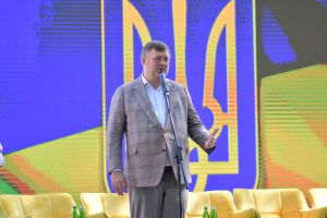 Підтримка вітчизняного виробництва, розвиток освіти й медицини, відбудова країни