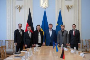 Міжнародна солідарність допомагає Україні вистояти у складний час