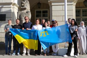 На Львівщині підняли кримськотатарський прапор на знак підтримки корінного народу Криму